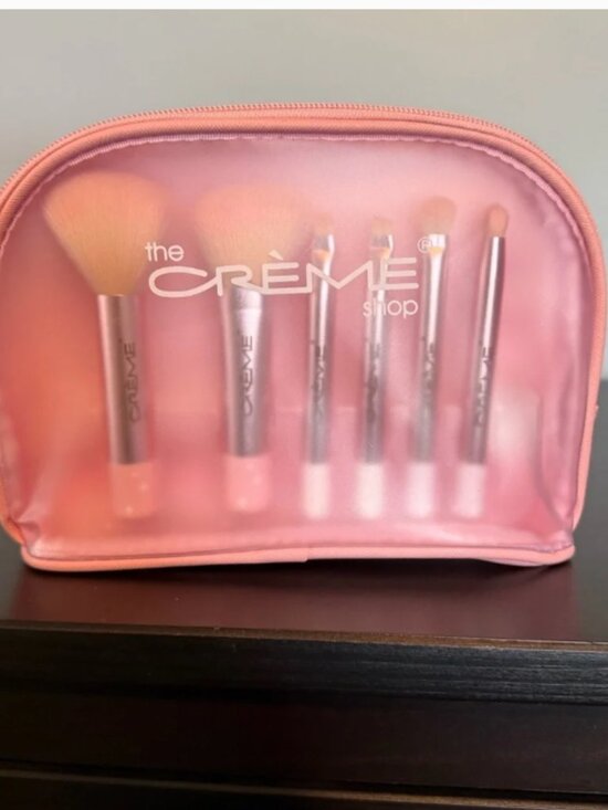The Creme Shop Other - The Creme Shop Travel Brush set